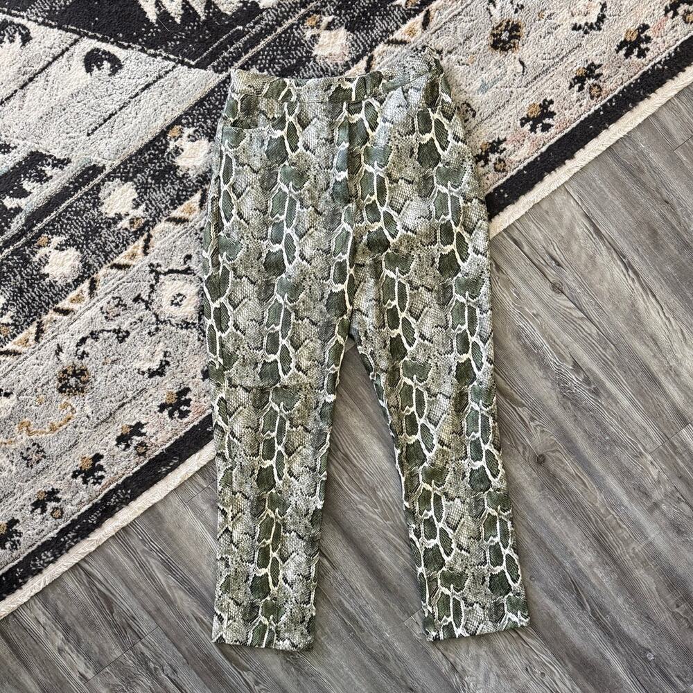Revolve Song of Style Maud Faux Leather Pant Green - Picture 2 of 5